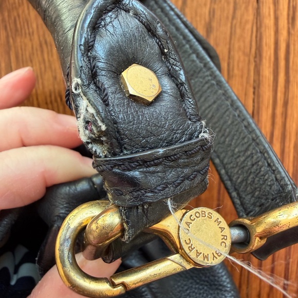 Marc by Marc Jacobs Natasha  Black Leather Shoulder Bag with Gold Plaque - Picture 3 of 9